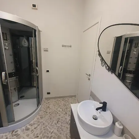 Cado Dalle Nubi 3 O 4 Posti Letto Con Bagno Privato E Doccia Idromassaggio Pensjonat Bari